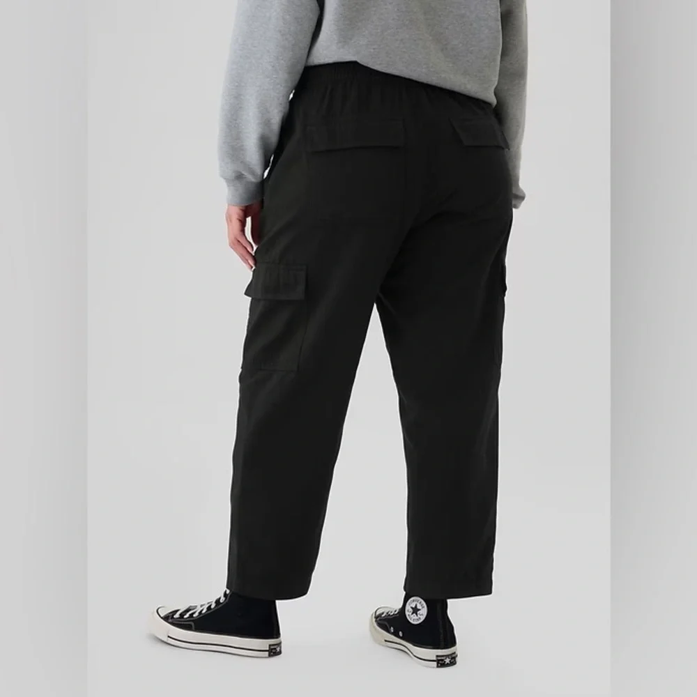 NWT! GAP Black Easy Cargo Pants - Size Medium Petite 🩷 #522920 - Picture 6 of 11